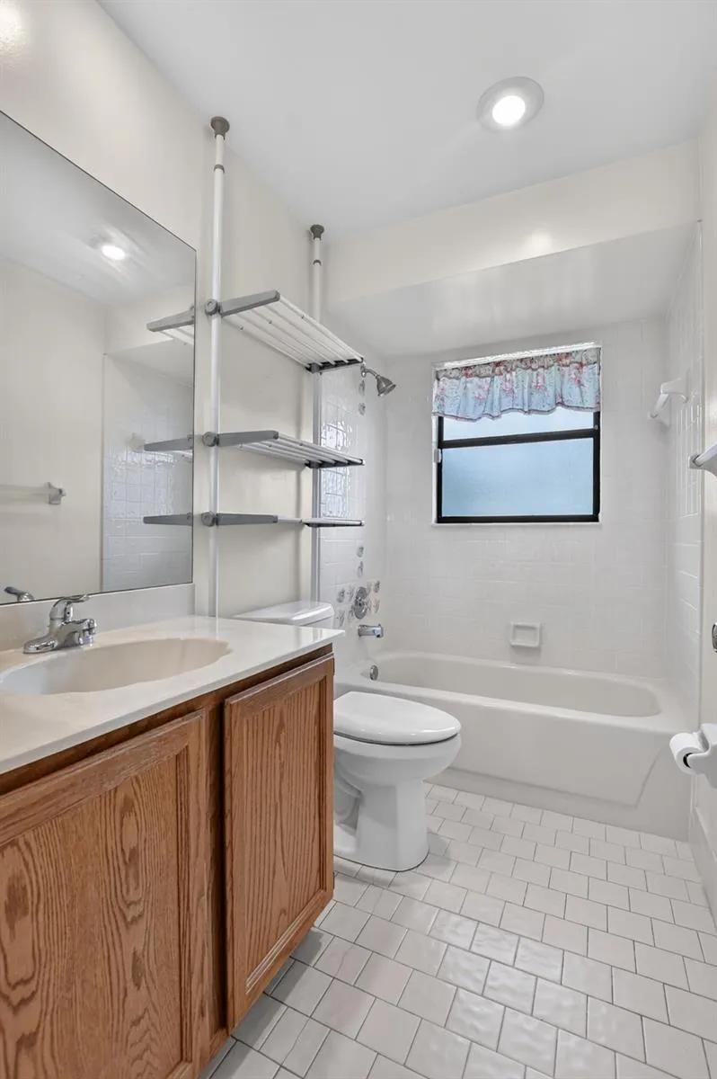 310 Deer Creek Lakeside Way Deerfield Beach, FL 33442