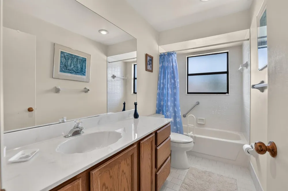 310 Deer Creek Lakeside Way Deerfield Beach, FL 33442