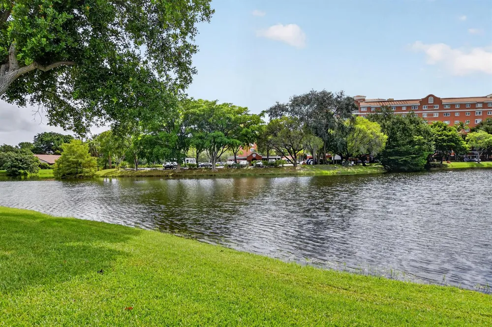 310 Deer Creek Lakeside Way Deerfield Beach, FL 33442