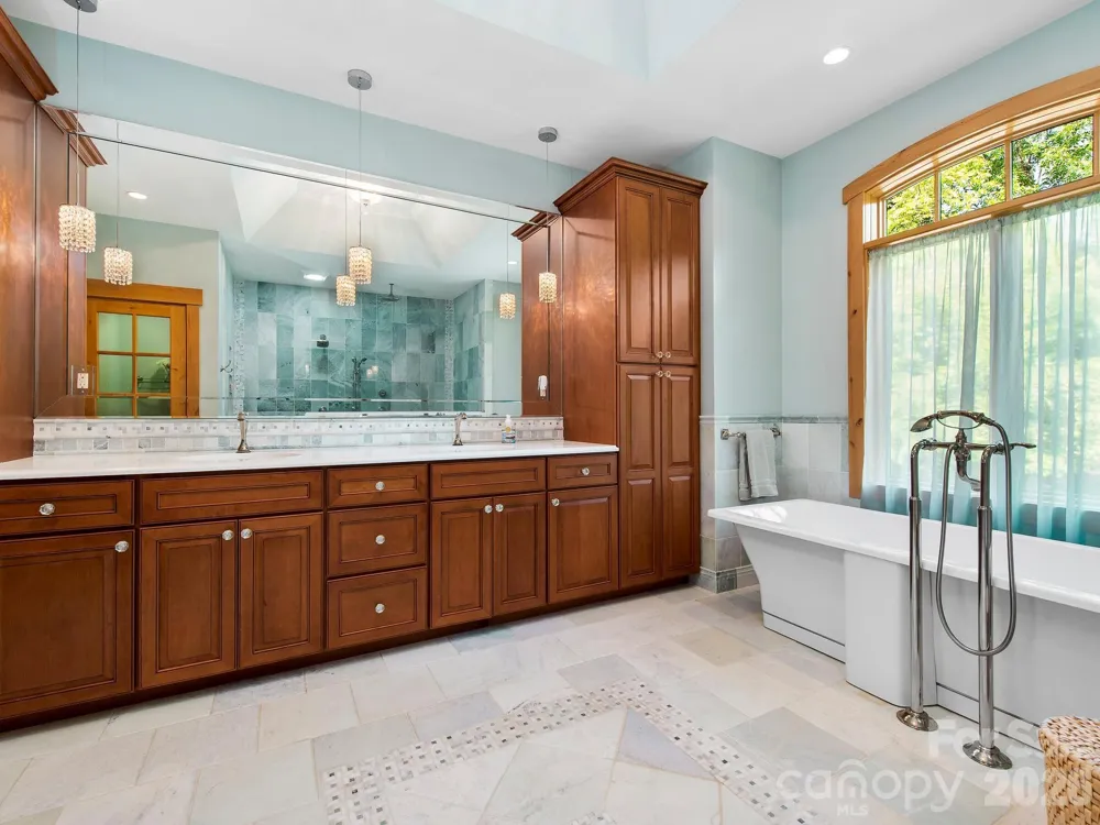 600 White Water Way Marshall, NC 28753