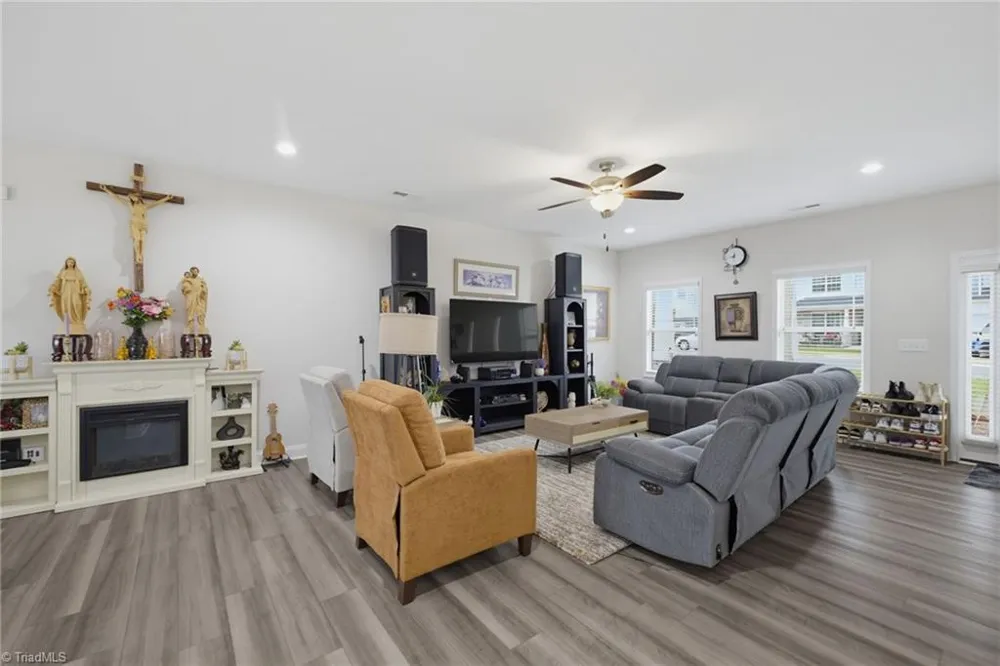 668 Palomino Mustang Drive Whitsett, NC 27377
