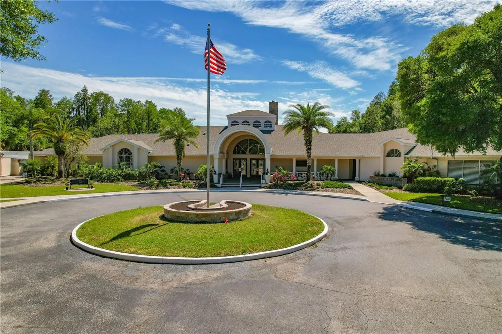 1063 DARTFORD DRIVE Tarpon Springs, FL 34688