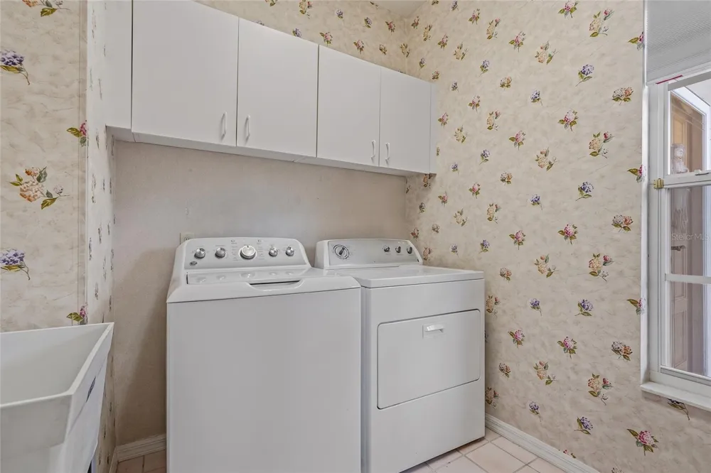 1063 DARTFORD DRIVE Tarpon Springs, FL 34688