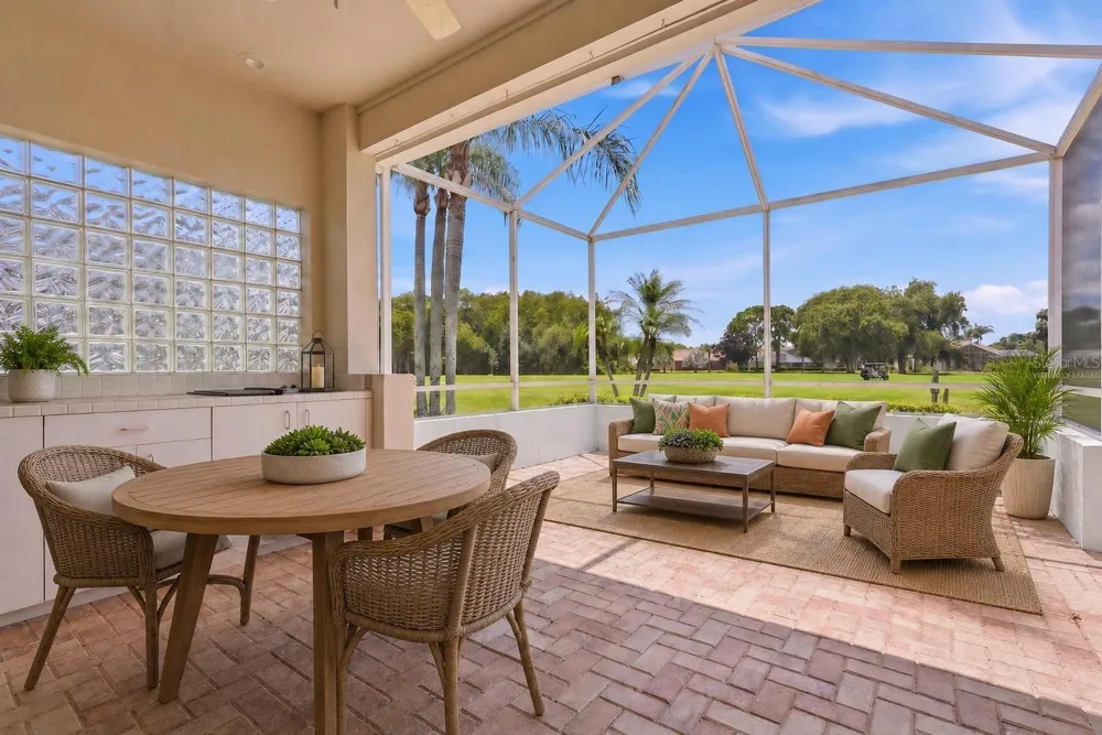 1063 DARTFORD DRIVE Tarpon Springs, FL 34688