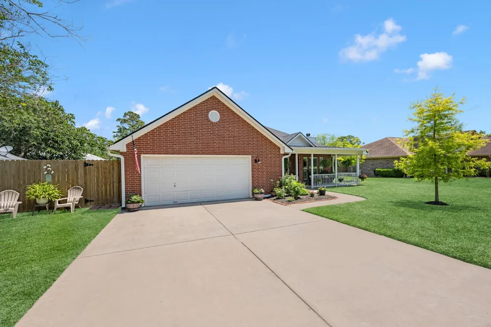 606 Walnut Street Sweeny, TX 77480