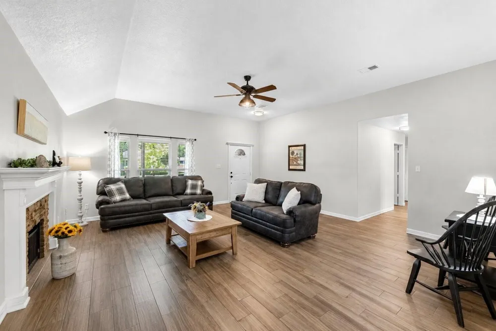 606 Walnut Street Sweeny, TX 77480