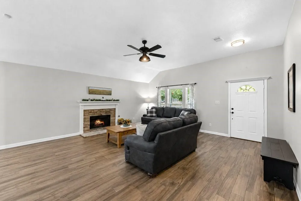 606 Walnut Street Sweeny, TX 77480
