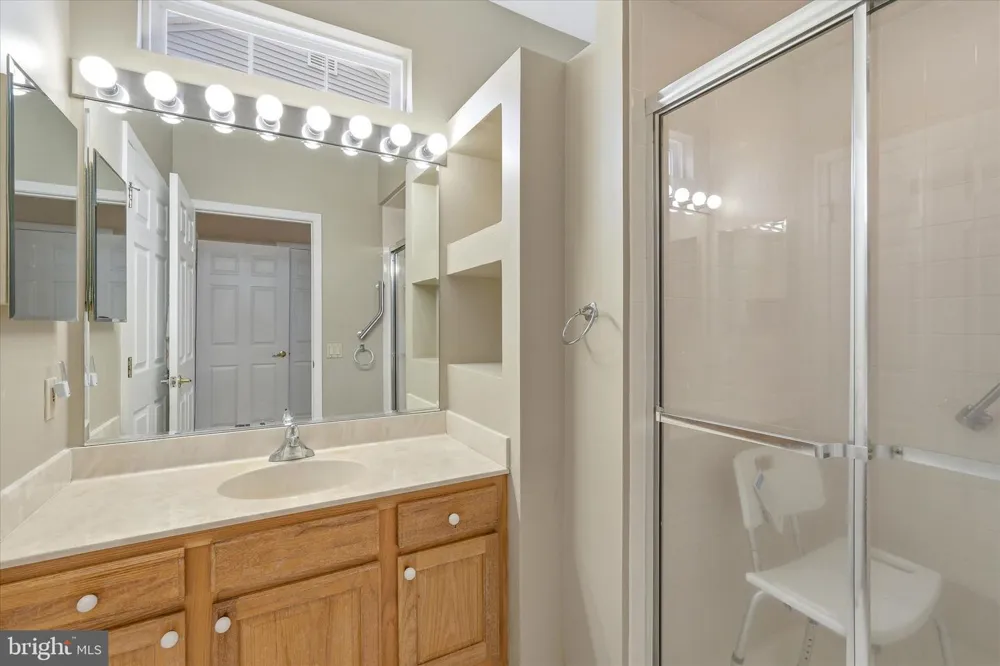 23 JUMPING BROOK LA Barnegat, NJ 08005