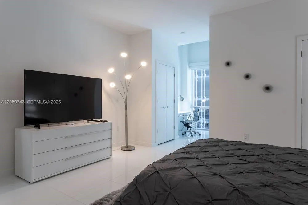 851 NE 1st Ave #503 Miami, FL 33132