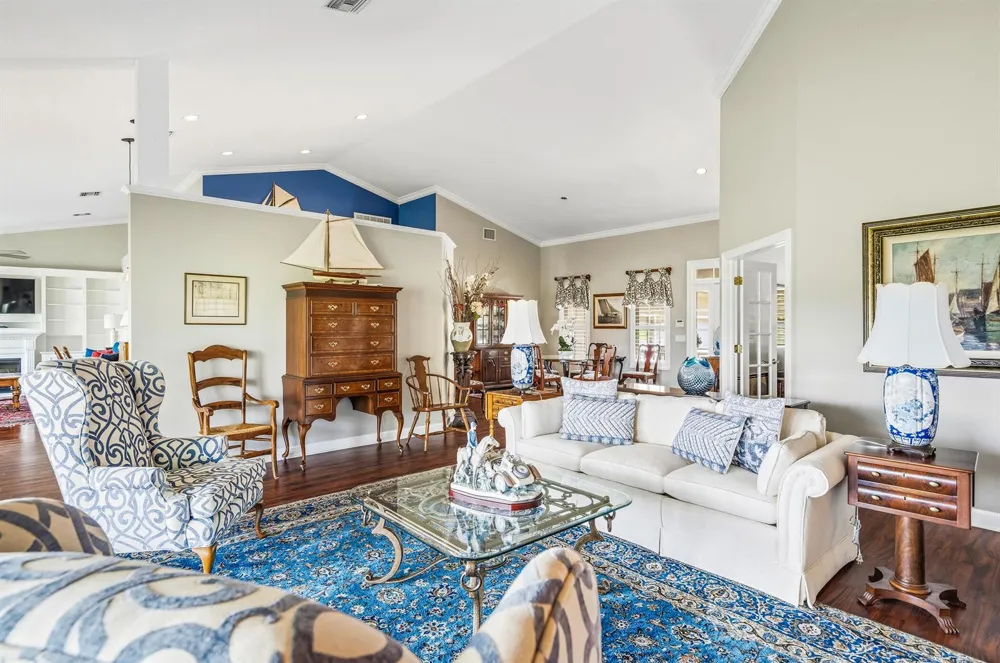 700 SUMMERWOOD LANE SW Vero Beach, FL 32962