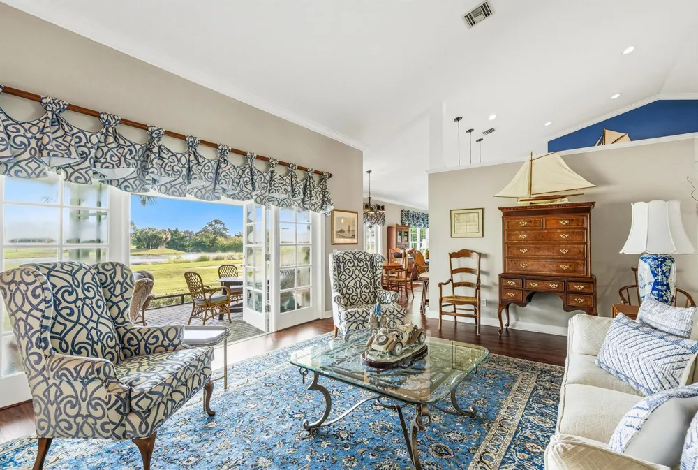 700 SUMMERWOOD LANE SW Vero Beach, FL 32962