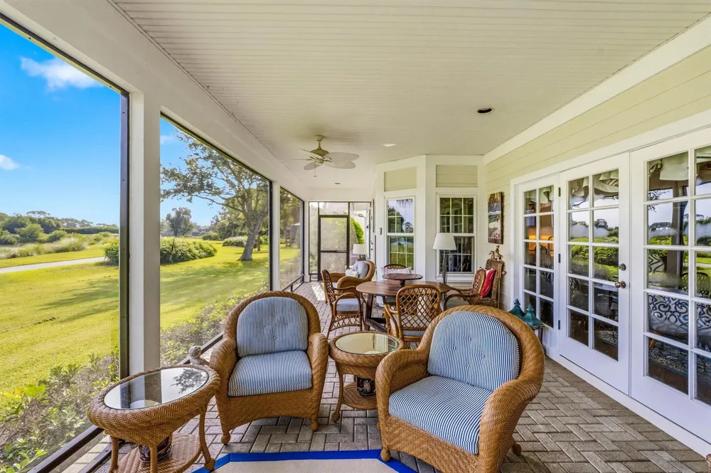 700 SUMMERWOOD LANE SW Vero Beach, FL 32962