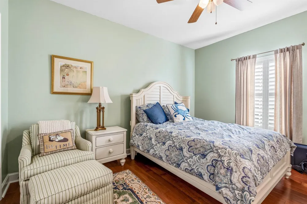 700 SUMMERWOOD LANE SW Vero Beach, FL 32962
