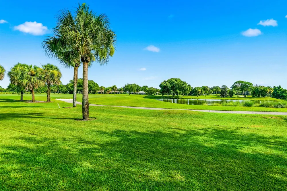 700 SUMMERWOOD LANE SW Vero Beach, FL 32962