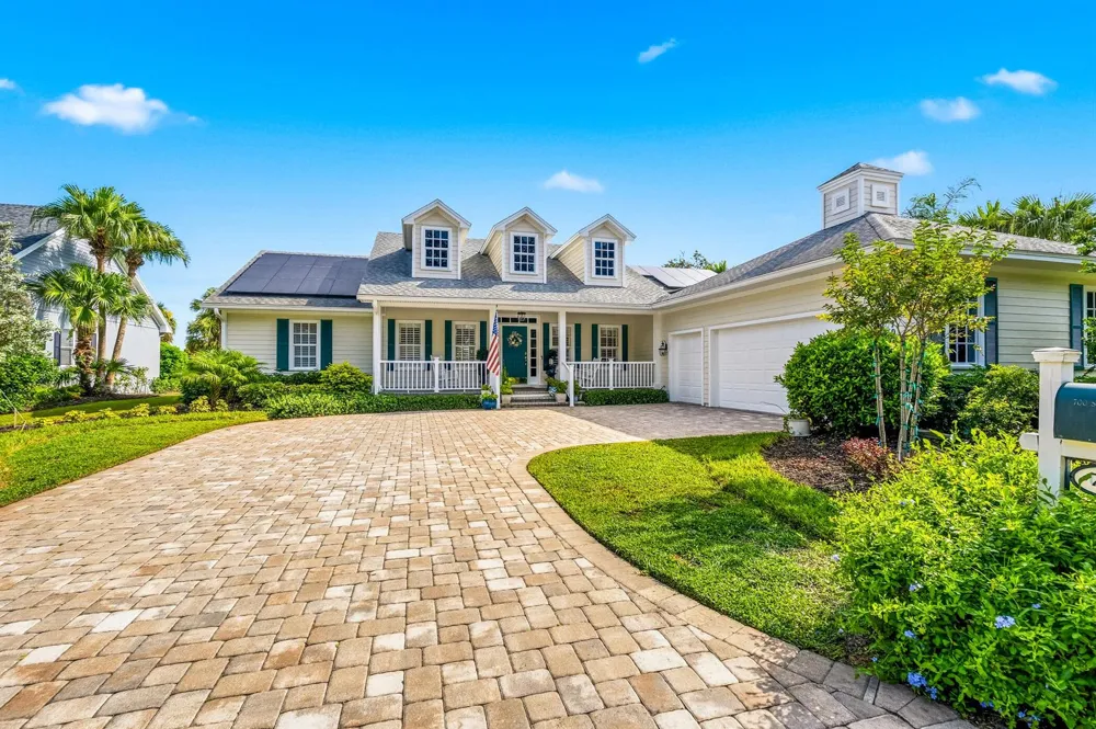 700 SUMMERWOOD LANE SW Vero Beach, FL 32962