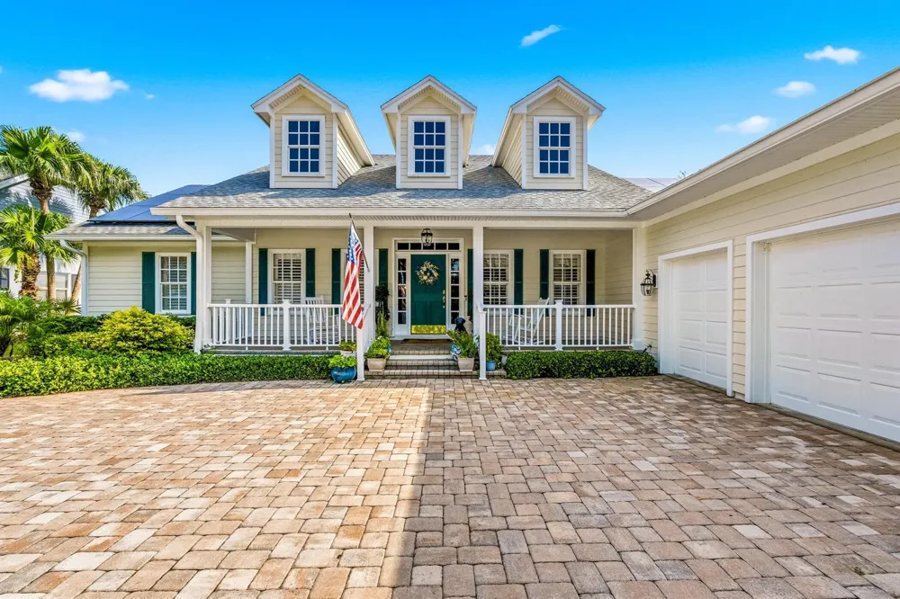 700 SUMMERWOOD LANE SW Vero Beach, FL 32962