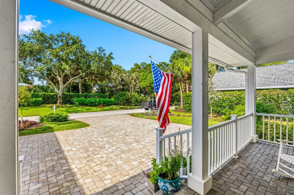 700 SUMMERWOOD LANE SW Vero Beach, FL 32962