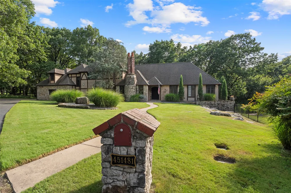 451481 Ridge Road Circle Afton, OK 74331