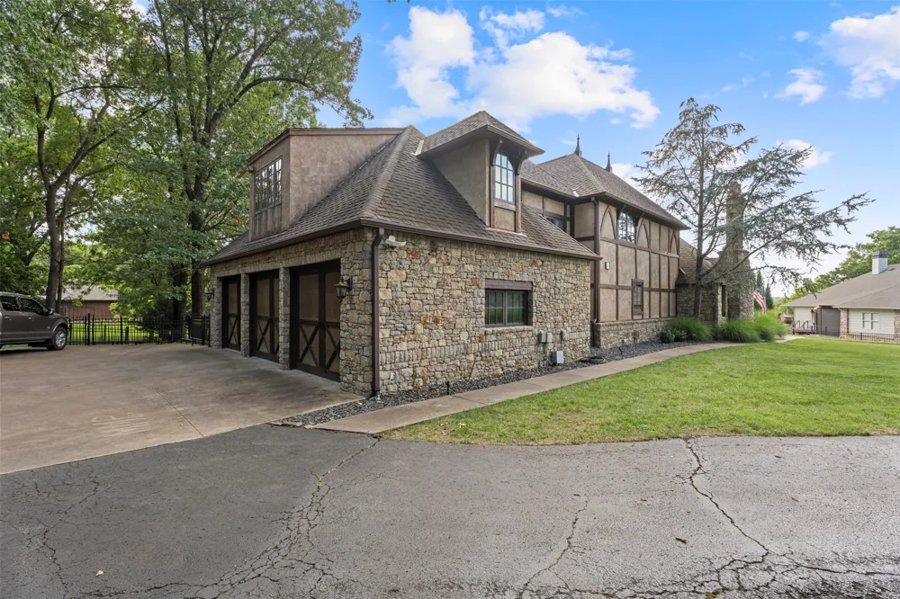 451481 Ridge Road Circle Afton, OK 74331