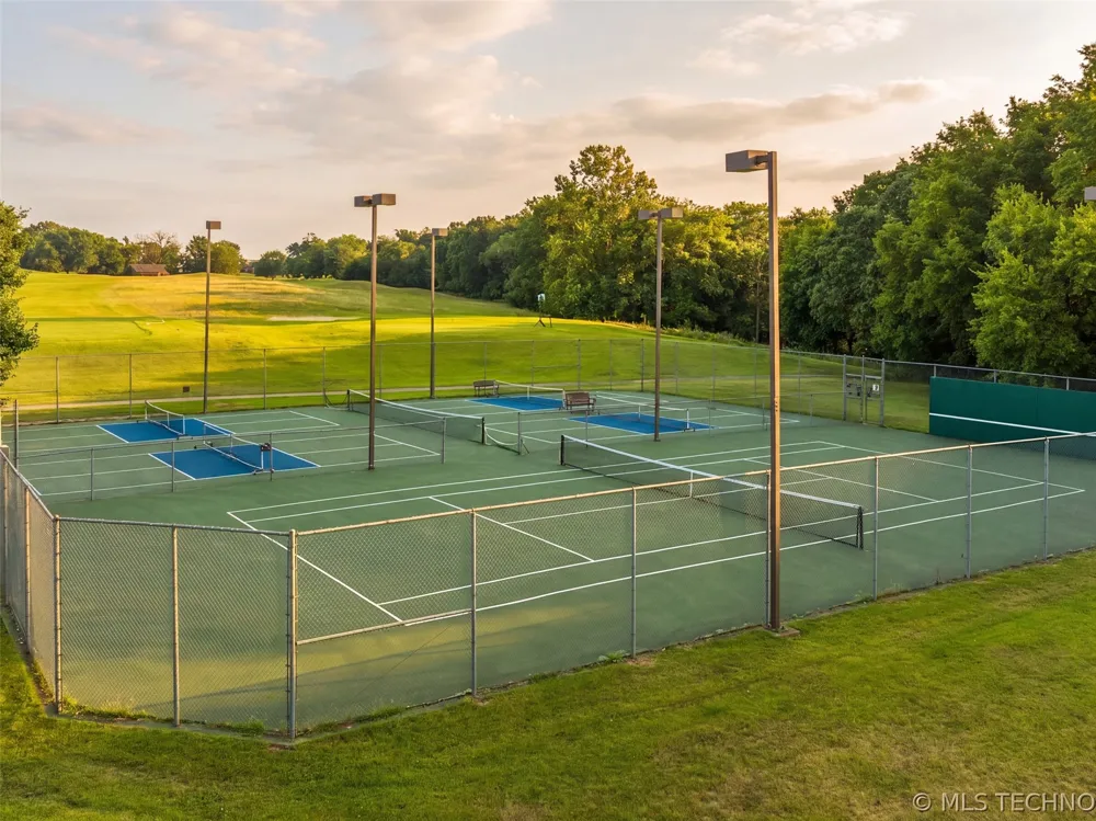 451481 Ridge Road Circle Afton, OK 74331