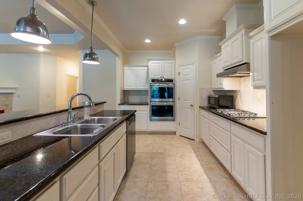 10912 Augusta Drive Jenks, OK 74037