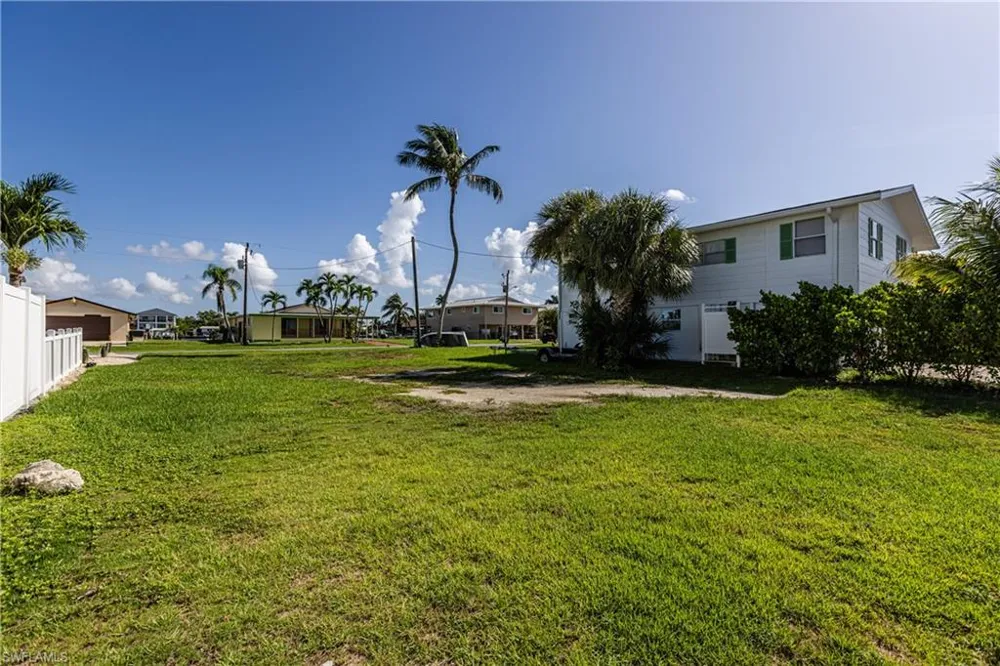 574 Coconut Avenue S Goodland, FL 34140