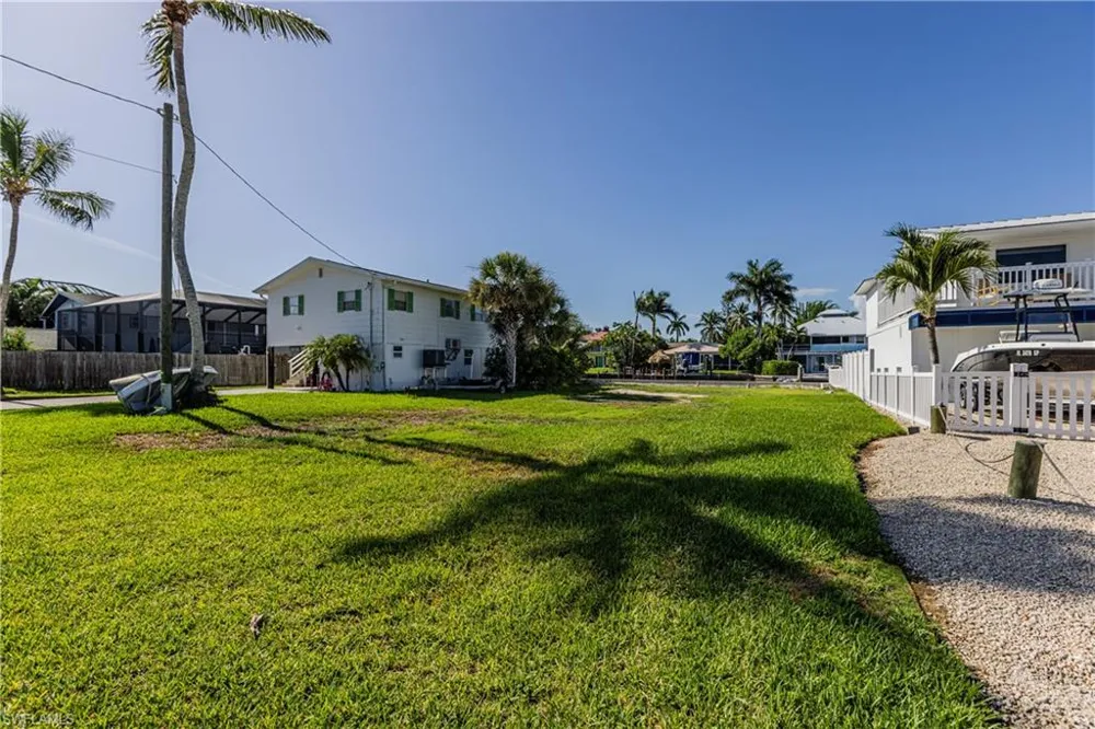 574 Coconut Avenue S Goodland, FL 34140