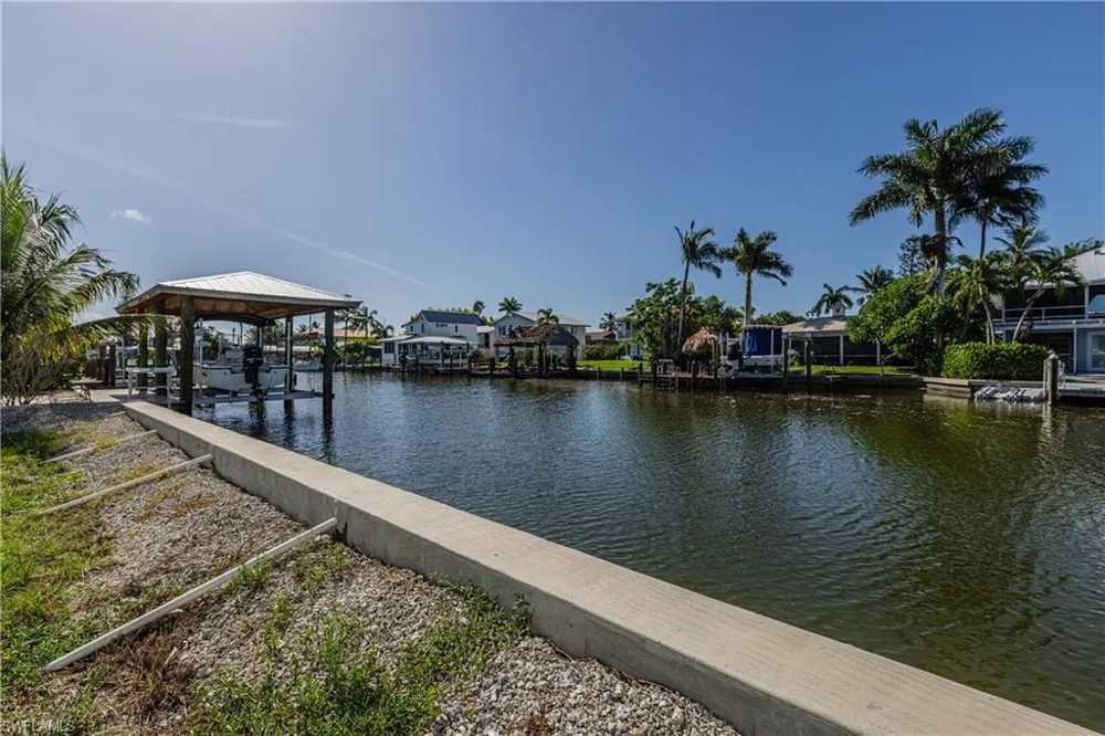 574 Coconut Avenue S Goodland, FL 34140
