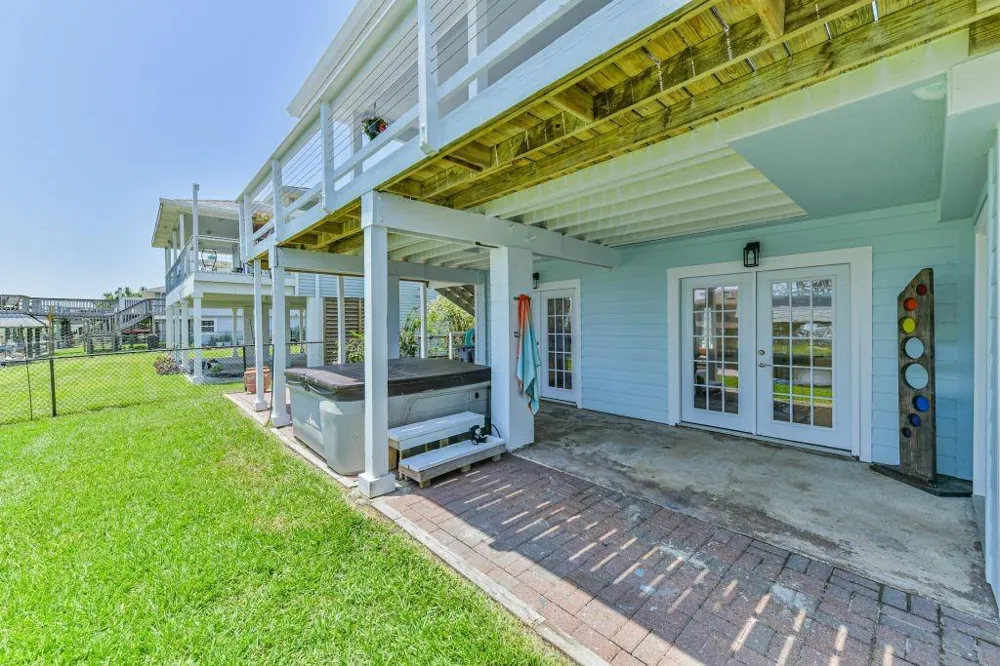 1126 Redfish Street Bayou Vista, TX 77563