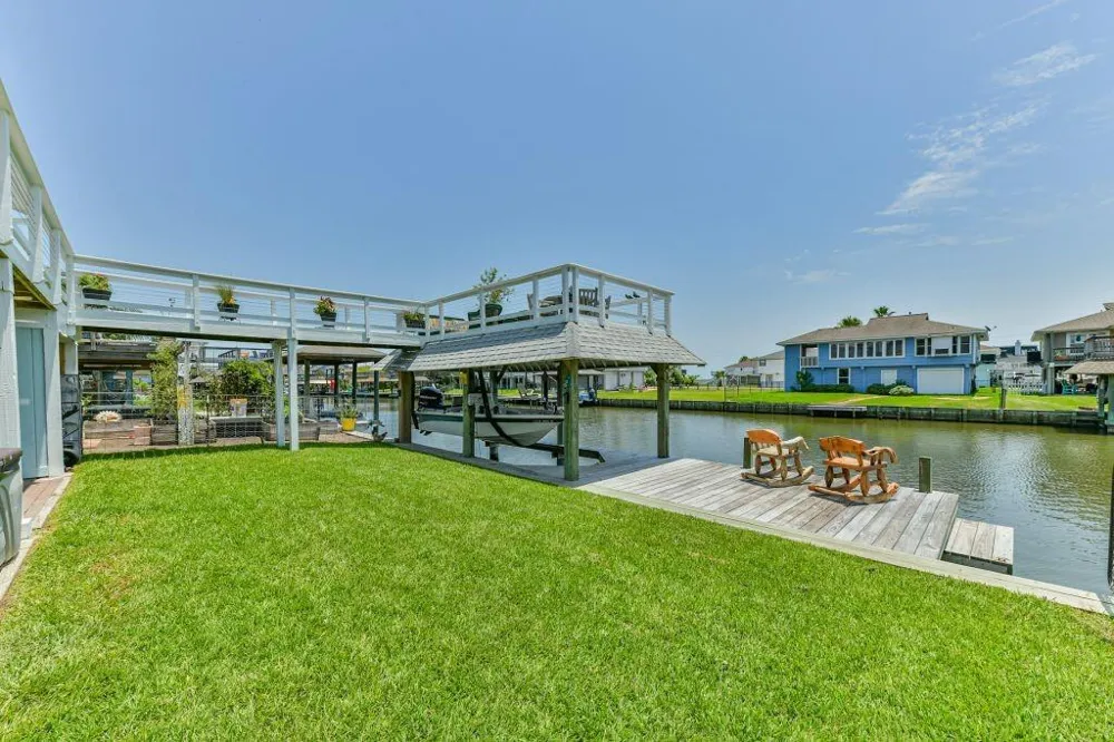 1126 Redfish Street Bayou Vista, TX 77563