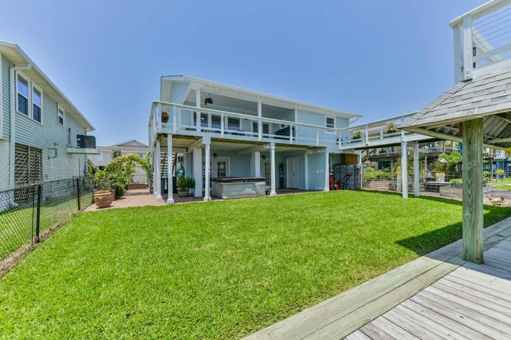 1126 Redfish Street Bayou Vista, TX 77563