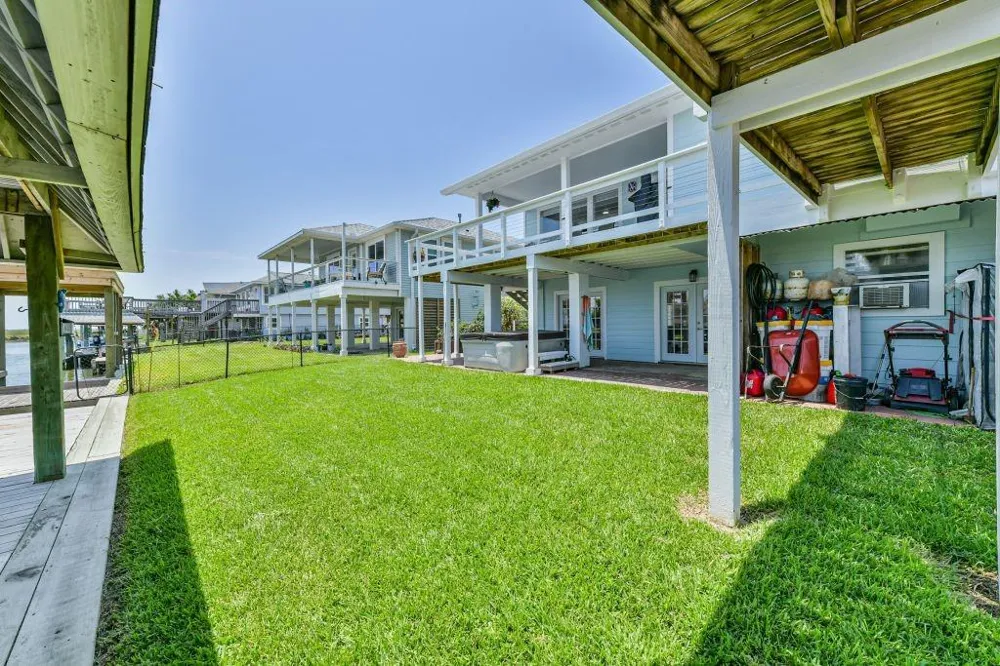 1126 Redfish Street Bayou Vista, TX 77563