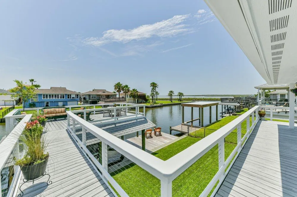 1126 Redfish Street Bayou Vista, TX 77563