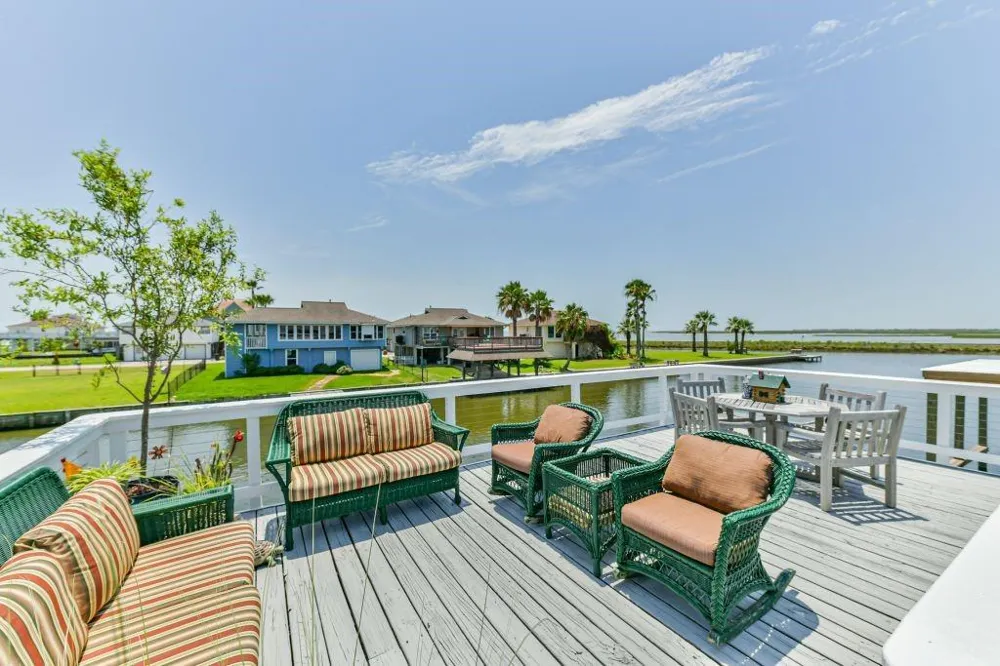 1126 Redfish Street Bayou Vista, TX 77563