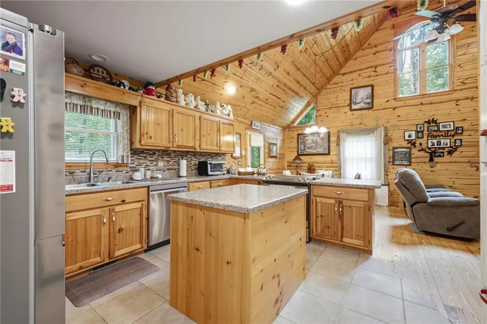 2447 Hi River Road Hiawassee, GA 30546