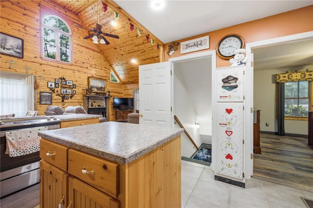 2447 Hi River Road Hiawassee, GA 30546
