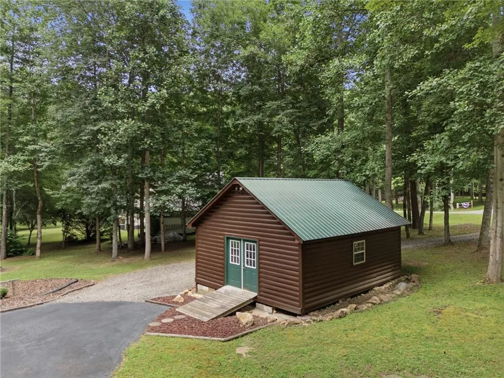 2447 Hi River Road Hiawassee, GA 30546