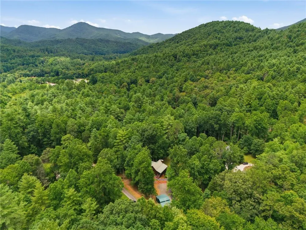2447 Hi River Road Hiawassee, GA 30546