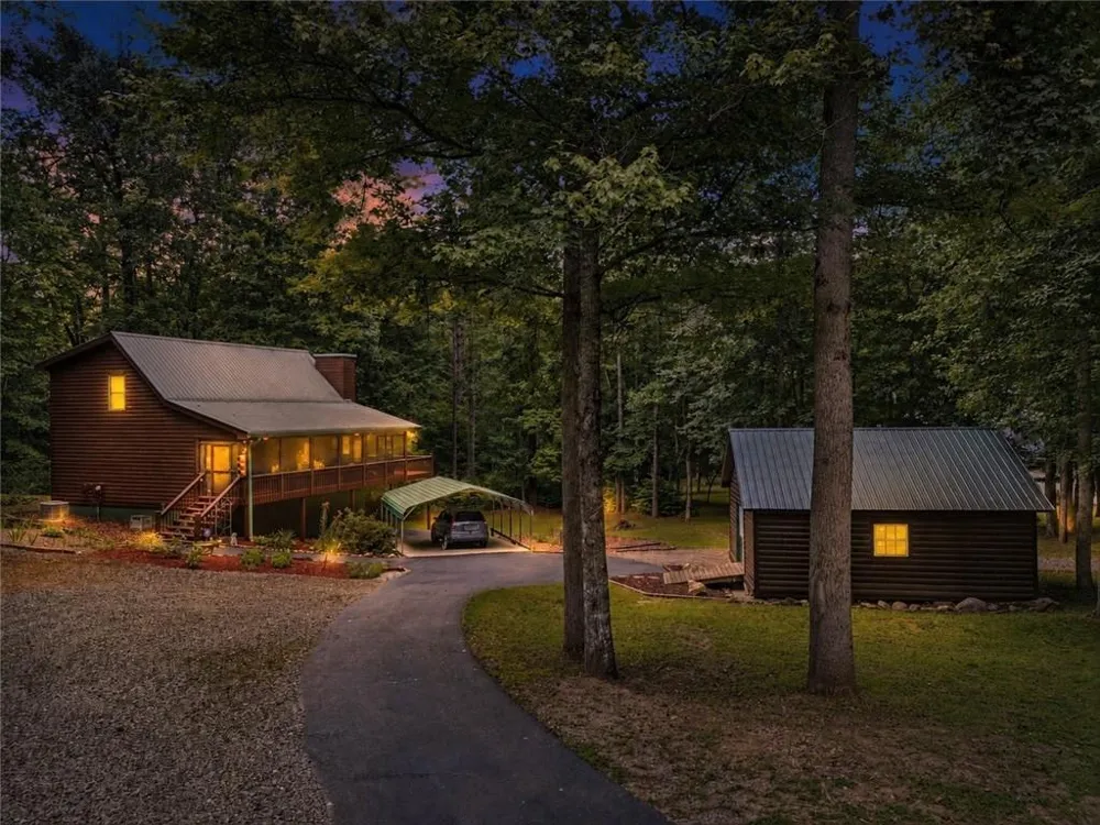 2447 Hi River Road Hiawassee, GA 30546