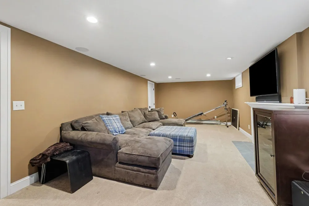 932 Floral Avenue SE East Grand Rapids, MI 49506