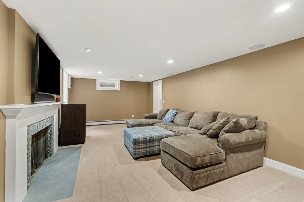 932 Floral Avenue SE East Grand Rapids, MI 49506
