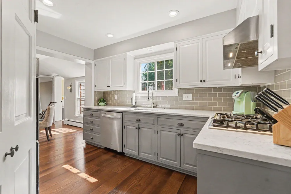 932 Floral Avenue SE East Grand Rapids, MI 49506
