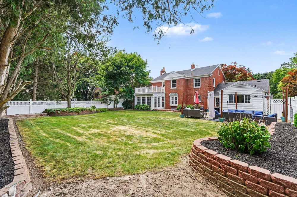 932 Floral Avenue SE East Grand Rapids, MI 49506