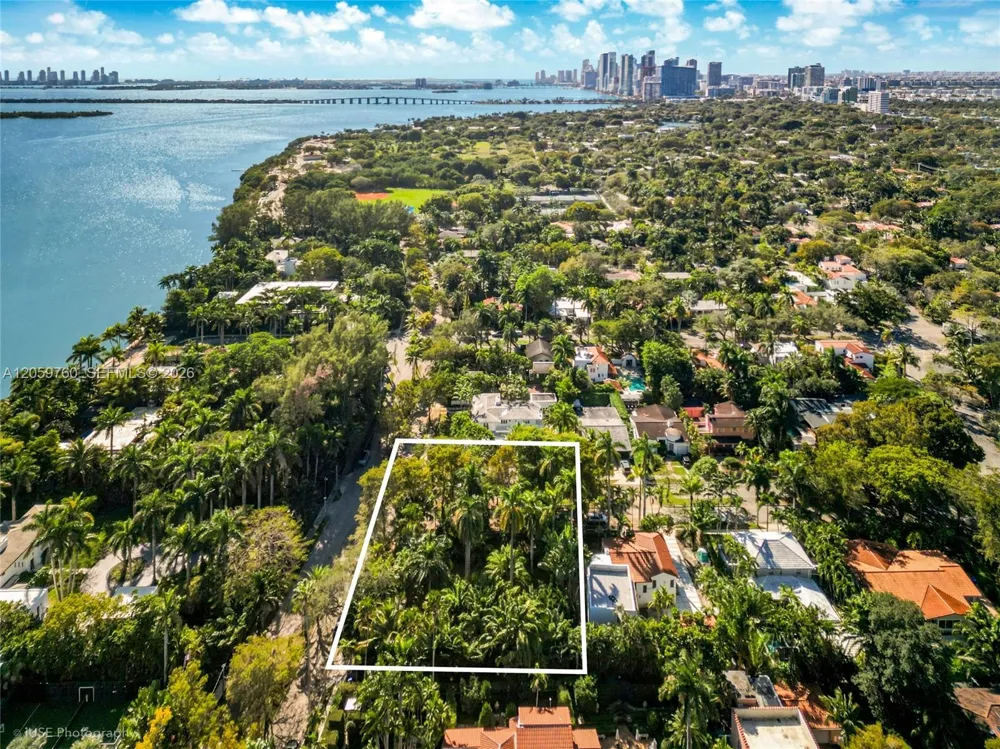 5810 Bayshore Dr Miami, FL 33137