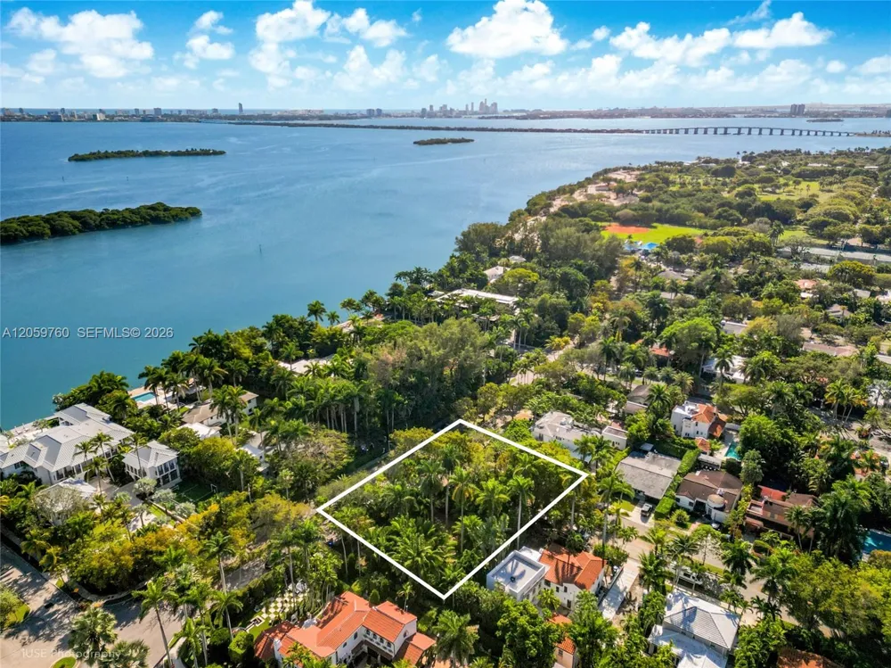 5810 Bayshore Dr Miami, FL 33137