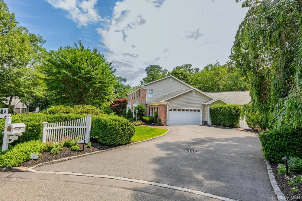 8 Quaker Hill Road Stony Brook, NY 11790