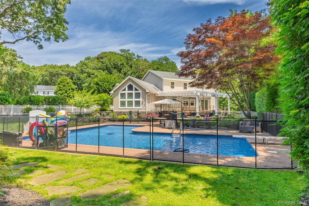 8 Quaker Hill Road Stony Brook, NY 11790