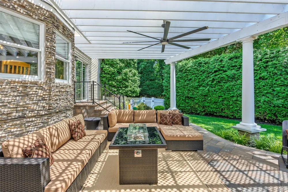 8 Quaker Hill Road Stony Brook, NY 11790