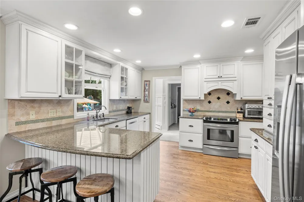 8 Quaker Hill Road Stony Brook, NY 11790