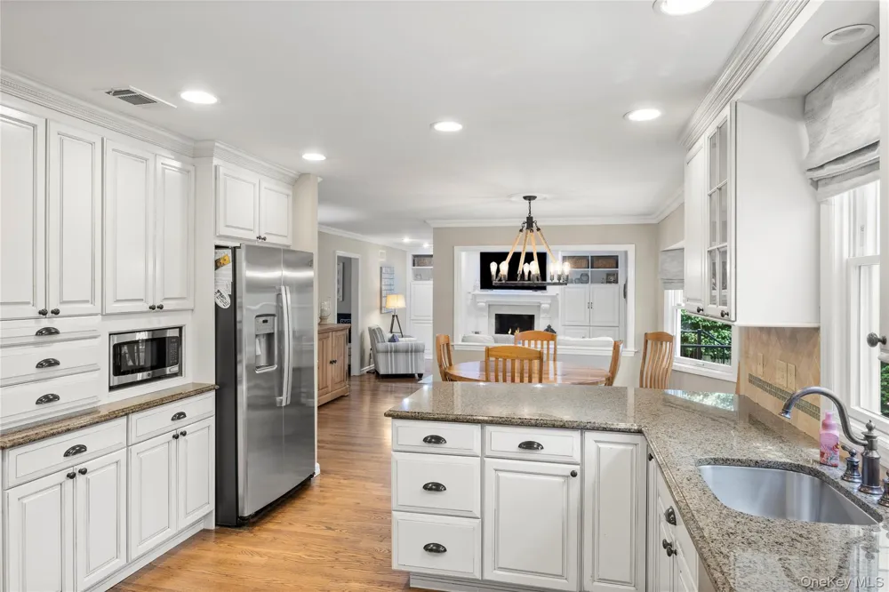 8 Quaker Hill Road Stony Brook, NY 11790